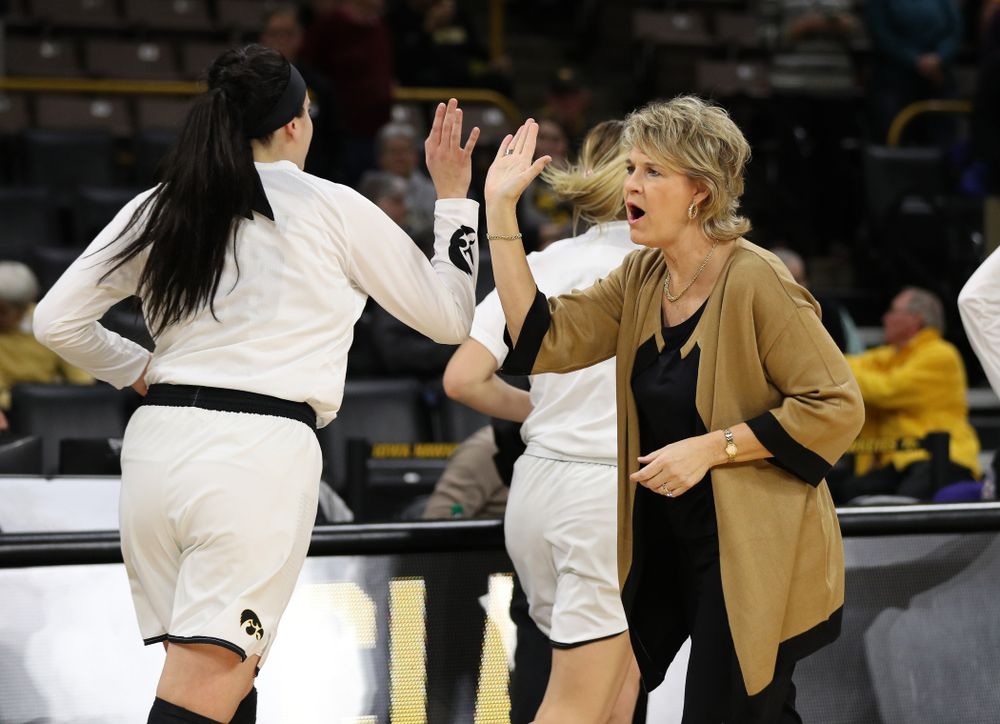 Iowa Hawkeyes head coach Lisa Bluder against the Michigan Wolverines Thursday, January 17, 2019 at Carver-Hawkeye Arena. (Brian Ray/hawkeyesports.com)