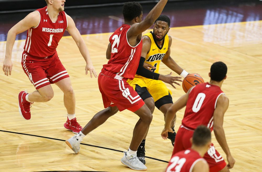Iowa Hawkeyes guard Isaiah Moss (4) drives to the basket against Wisconsin on November 30, 2018 at Carver-Hawkeye Arena. (Tork Mason/hawkeyesports.com)
