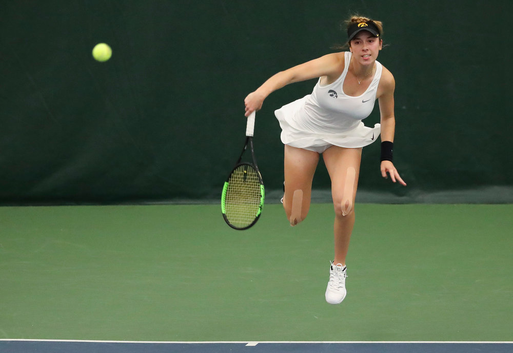 Samantha Mannix serves in a singles match during the second day of the ITA Central Regional Championships at the Hawkeye Tennis and Recreation Complex on October 13, 2018. (Tork Mason/hawkeyesports.com)