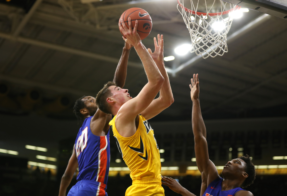 Iowa Hawkeyes guard Joe Wieskamp (10) against the Savannah State Tigers Saturday, December 22, 2018 at Carver-Hawkeye Arena. (Brian Ray/hawkeyesports.com)
