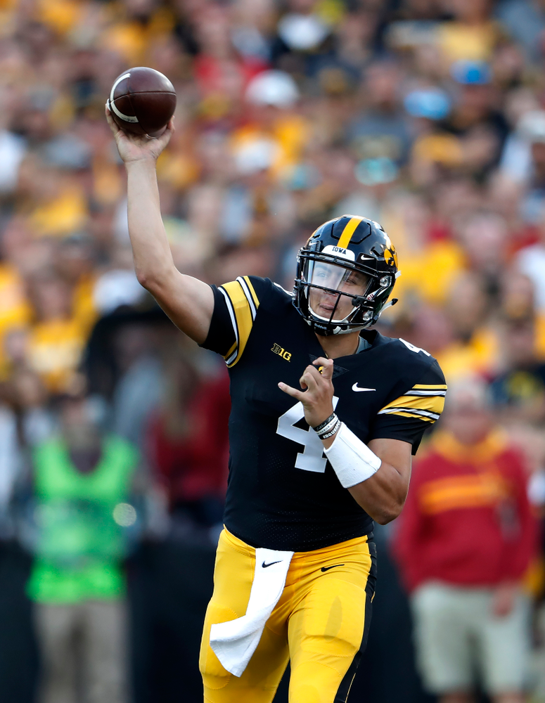 Iowa Hawkeyes quarterback Nate Stanley (4) against the Iowa State Cyclones Saturday, September 8, 2018 at Kinnick Stadium. (Brian Ray/hawkeyesports.com)