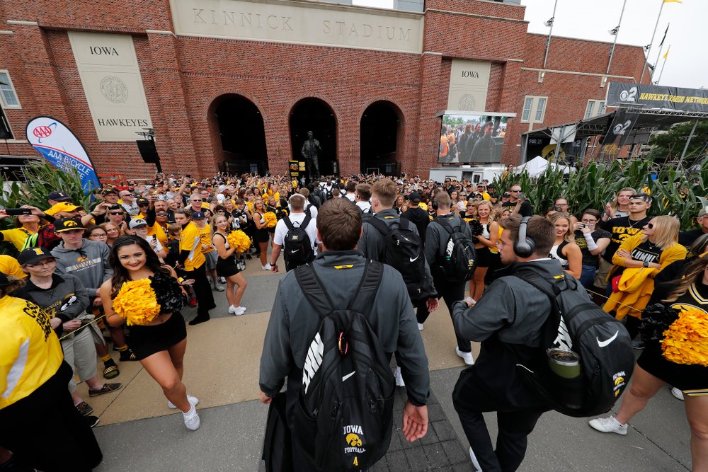 Iowa Hawkeyes quarterback Nate Stanley (4) against the Iowa State Cyclones Saturday, September 8, 2018 at Kinnick Stadium. (Brian Ray/hawkeyesports.com)