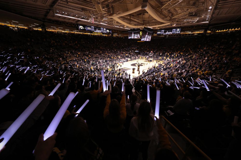 Fans cheer for the Iowa Hawkeyes before their game against the Michigan State Spartans Thursday, January 24, 2019 at Carver-Hawkeye Arena. (Brian Ray/hawkeyesports.com)