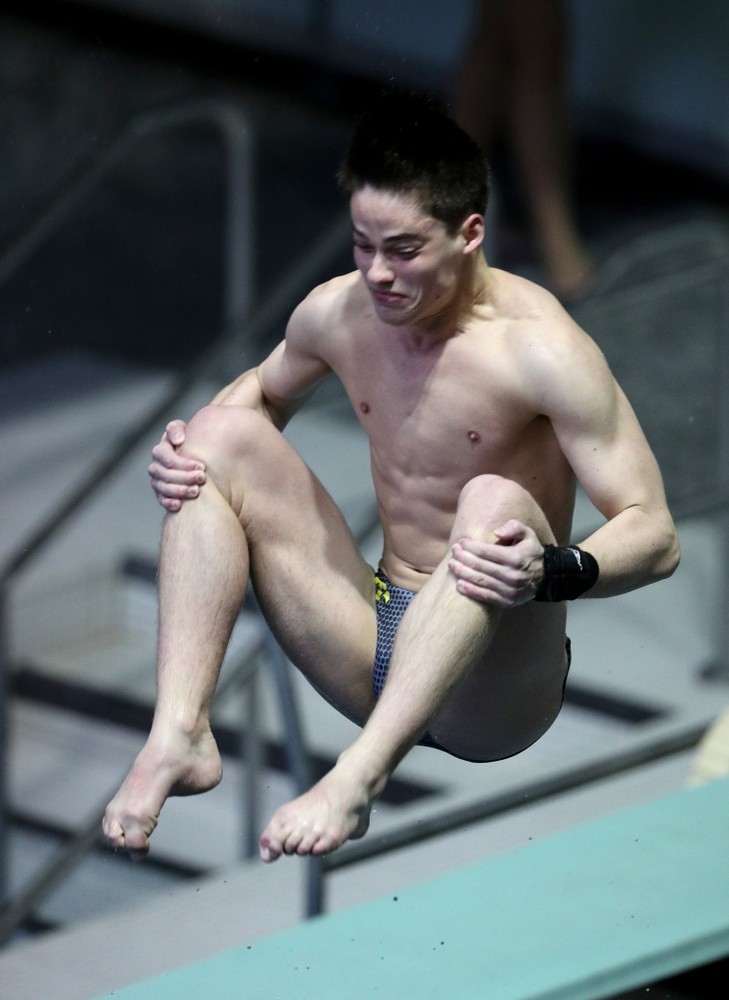 IowaÕs Michael Huebner competes on the 1 meter springboard against Notre Dame and Illinois Saturday, January 11, 2020 at the Campus Recreation and Wellness Center. (Brian Ray/hawkeyesports.com)