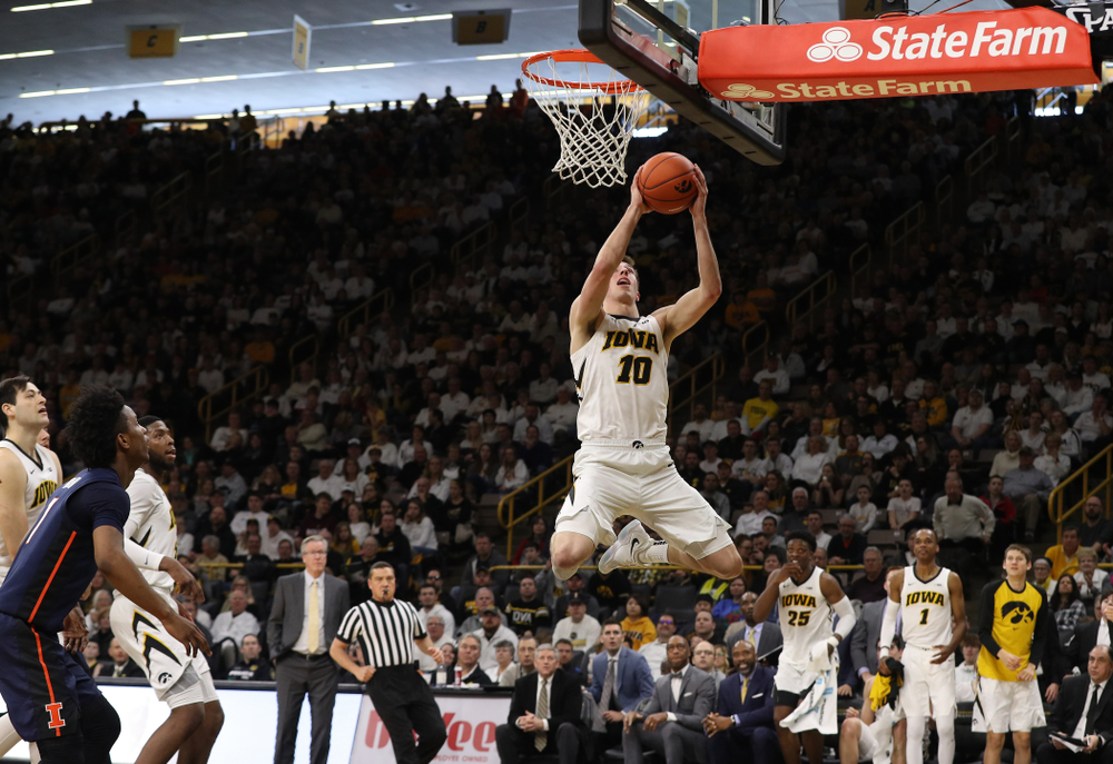 Iowa Hawkeyes guard Joe Wieskamp (10) against the Illinois Fighting Illini Sunday, January 20, 2019 at Carver-Hawkeye Arena. (Brian Ray/hawkeyesports.com)
