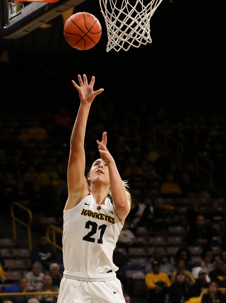 Iowa Hawkeyes forward Hannah Stewart (21) goes up for a layup during a game against North Carolina Central at Carver-Hawkeye Arena on November 17, 2018. (Tork Mason/hawkeyesports.com)