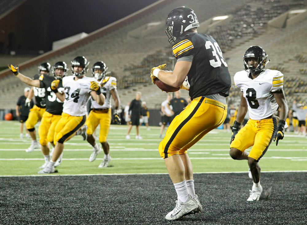 Iowa Hawkeyes tight end Nate Wieting (39) pulls in a pass for a touchdown during Fall Camp Practice No. 12 at Kinnick Stadium in Iowa City on Thursday, Aug 15, 2019. (Stephen Mally/hawkeyesports.com)