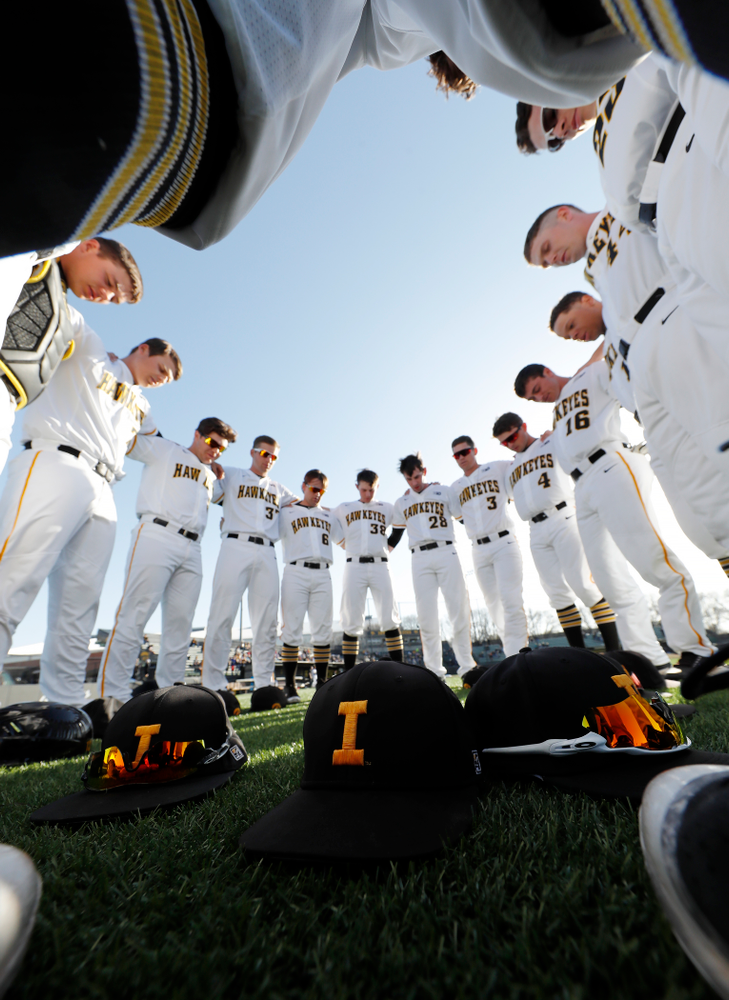 The Iowa Hawkeyes against the Michigan Wolverines Friday, April 27, 2018 at Duane Banks Field in Iowa City. (Brian Ray/hawkeyesports.com)