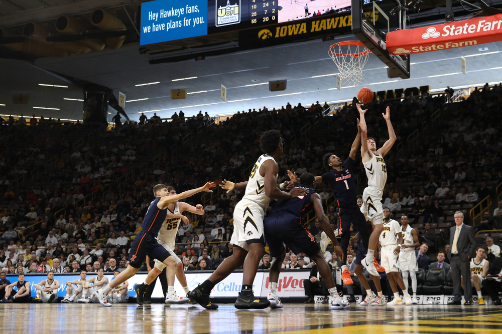 Iowa Hawkeyes guard Joe Wieskamp (10) against the Illinois Fighting Illini Sunday, January 20, 2019 at Carver-Hawkeye Arena. (Brian Ray/hawkeyesports.com)