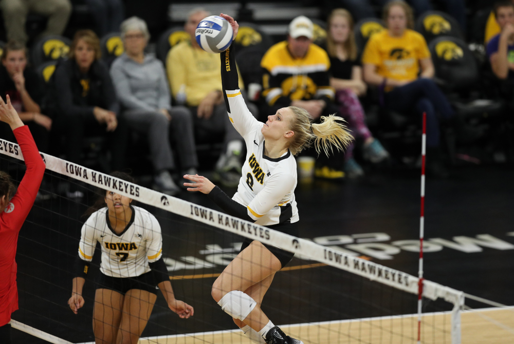 Iowa Hawkeyes right side hitter Reghan Coyle (8) against the Ohio State Buckeyes Saturday, November 24, 2018 at Carver-Hawkeye Arena. (Brian Ray/hawkeyesports.com)