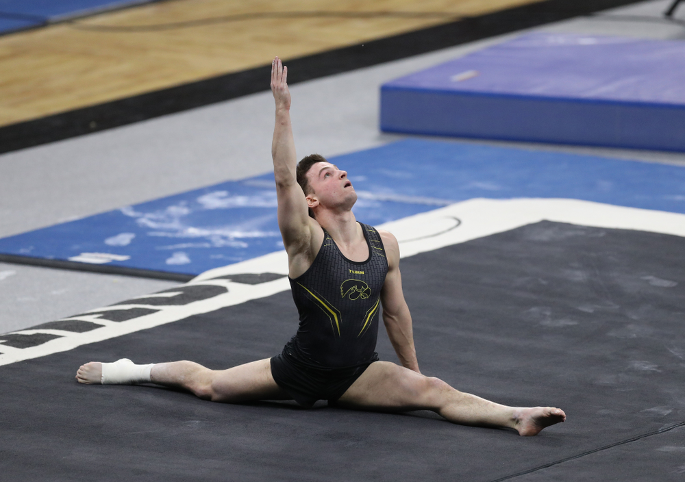 Iowa's Jake Brodarzon competes on the floor against Oklahoma Saturday, February 9, 2019 at Carver-Hawkeye Arena. (Brian Ray/hawkeyesports.com)