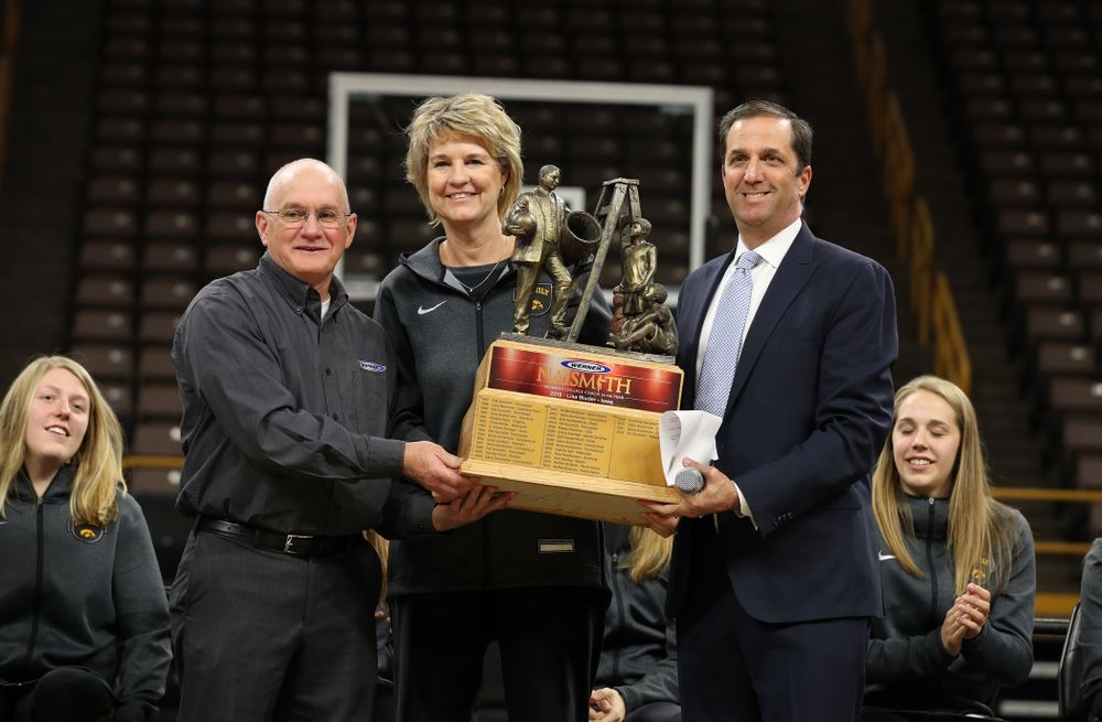 Iowa Hawkeyes head coach Lisa Bluder is presented with the Naismith Coach Of the Year Trophy during the teamÕs Celebr-Eight event Wednesday, April 24, 2019 at Carver-Hawkeye Arena. (Brian Ray/hawkeyesports.com)