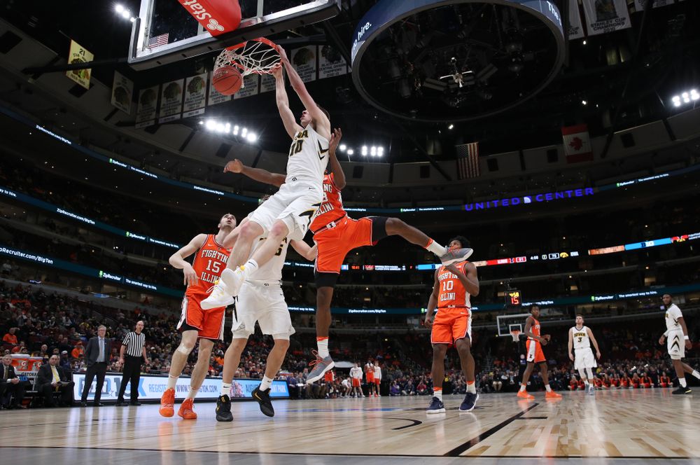 Iowa Hawkeyes guard Joe Wieskamp (10) against the Illinois Fighting Illini in the 2019 Big Ten Men's Basketball Tournament Thursday, March 14, 2019 at the United Center in Chicago. (Brian Ray/hawkeyesports.com)