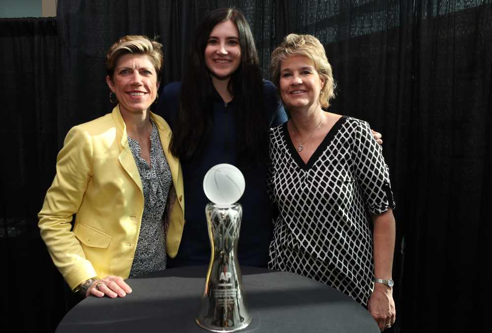 Iowa Hawkeyes forward Megan Gustafson (10) poses for photo with Iowa Hawkeyes head coach Lisa Bluder and associate head coach Jan Jensen after winning the Associated Press Player Of The Year during a news conference Thursday, April 4, 2019 at Amalie Arena in Tampa, FL. (Brian Ray/hawkeyesports.com)