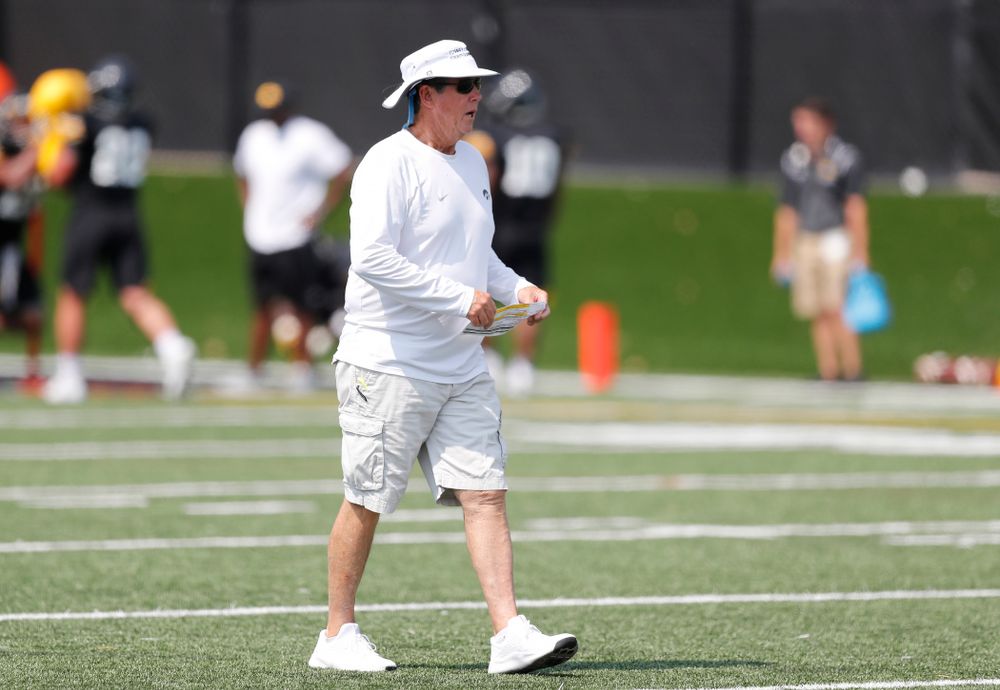 Iowa Hawkeyes quarterbacks coach Ken O'Keefe during fall camp practice No. 9 Friday, August 10, 2018 at the Kenyon Practice Facility. (Brian Ray/hawkeyesports.com)