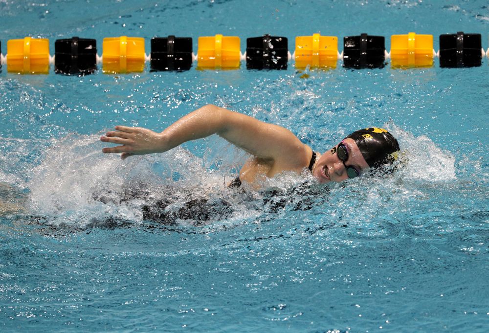 Iowa's Alleyna Thomas swims the 1000-yard freestyle against the Iowa State Cyclones in the Iowa Corn Cy-Hawk Series Friday, December 7, 2018 at at the Campus Recreation and Wellness Center. (Brian Ray/hawkeyesports.com)