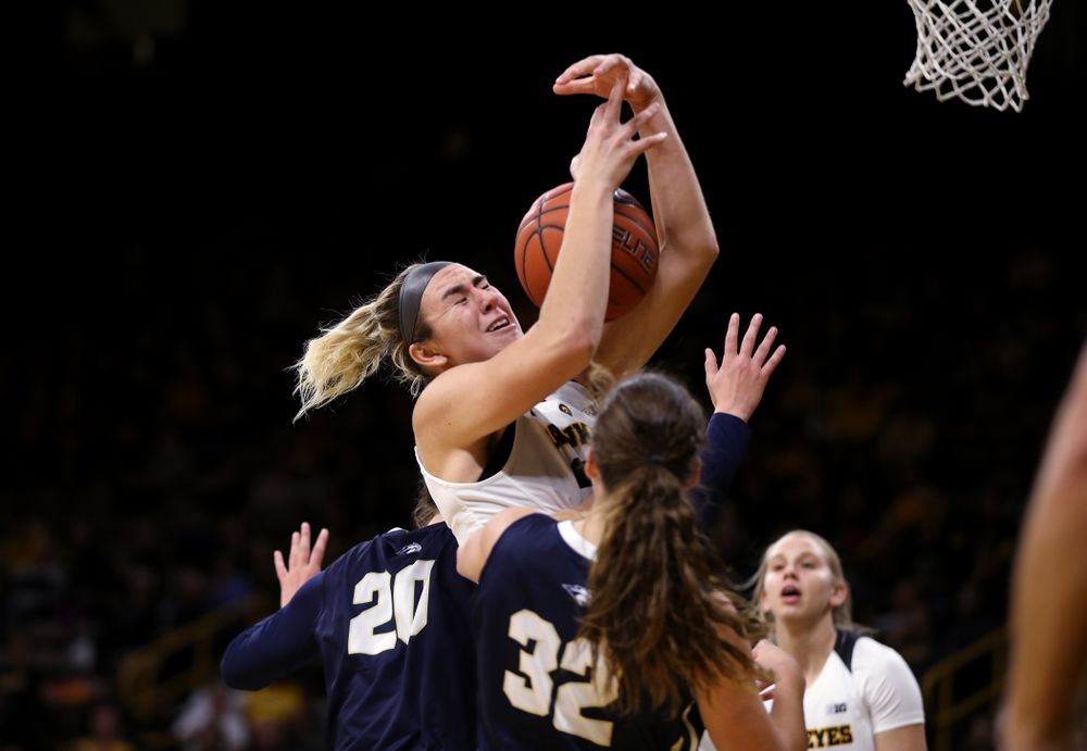 Iowa Hawkeyes forward Hannah Stewart (21) against Oral Roberts University Friday, November 9, 2018 at Carver-Hawkeye Arena. (Brian Ray/hawkeyesports.com)