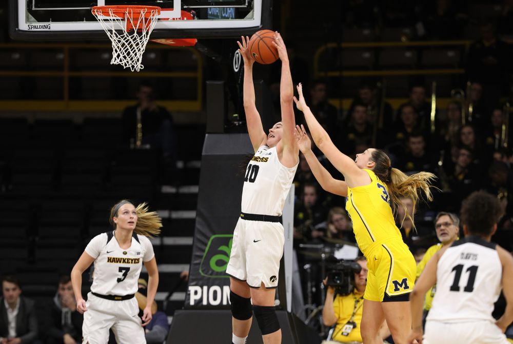 Iowa Hawkeyes forward Megan Gustafson (10) gainst the Michigan Wolverines Thursday, January 17, 2019 at Carver-Hawkeye Arena. (Brian Ray/hawkeyesports.com)
