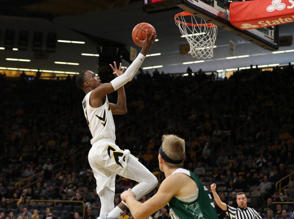 Iowa Hawkeyes guard Maishe Dailey (1) against UW Green Bay Sunday, November 11, 2018 at Carver-Hawkeye Arena. (Brian Ray/hawkeyesports.com)