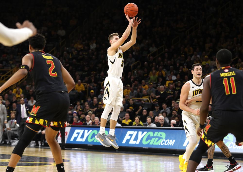Iowa Hawkeyes guard Jordan Bohannon (3) against the Maryland Terapins Tuesday, February 19, 2019 at Carver-Hawkeye Arena. (Brian Ray/hawkeyesports.com)