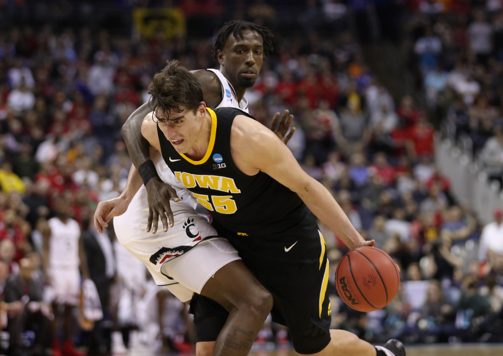 Iowa Hawkeyes forward Luka Garza (55) against the Cincinnati Bearcats in the first round of the 2019 NCAA Men's Basketball Tournament Friday, March 22, 2019 at Nationwide Arena in Columbus, Ohio. (Brian Ray/hawkeyesports.com)
