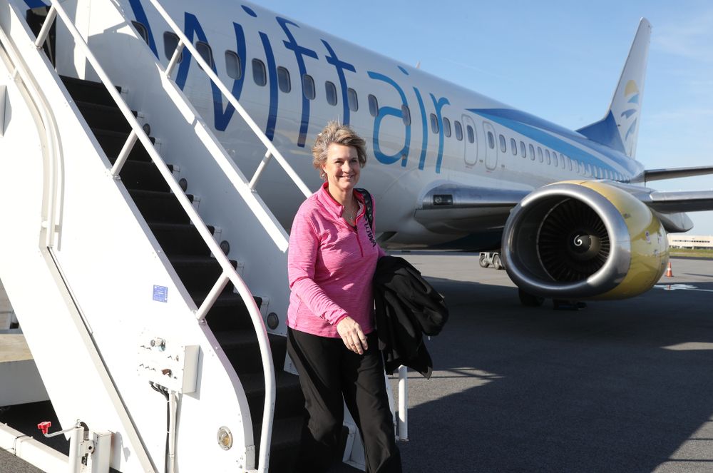 Iowa Hawkeyes head coach Lisa Bluder arrives in Greensboro, NC for the Regionals of the 2019 NCAA Women's Basketball Championships Thursday, March 28, 2019 at the Eastern Iowa Airport. (Brian Ray/hawkeyesports.com)