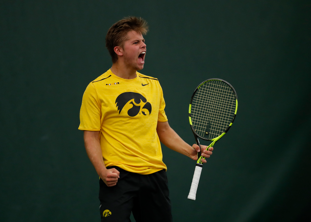 Will Davies against the Illinois Fighting Illini Saturday, March 31, 2018 at Hawkeye Tennis and Recreation Center. (Brian Ray/hawkeyesports.com)