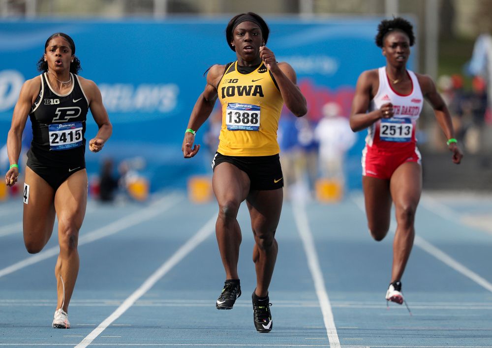Iowa's Antonise Christian runs the women's 200 meter dash event during the second day of the Drake Relays at Drake Stadium in Des Moines on Friday, Apr. 26, 2019. (Stephen Mally/hawkeyesports.com)