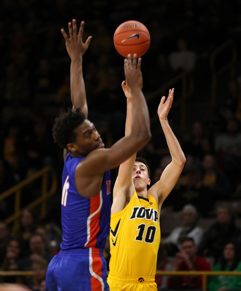 Iowa Hawkeyes guard Joe Wieskamp (10) against the Savannah State Tigers Saturday, December 22, 2018 at Carver-Hawkeye Arena. (Brian Ray/hawkeyesports.com)