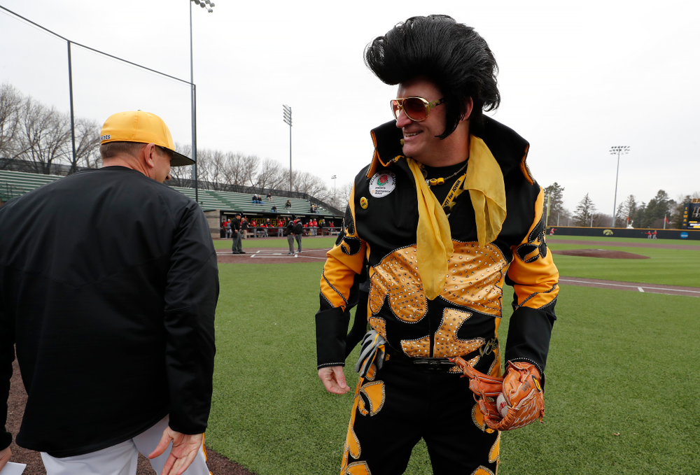 Hawkeye Elvis against the Bradley Braves Wednesday, March 28, 2018 at Duane Banks Field. (Brian Ray/hawkeyesports.com)