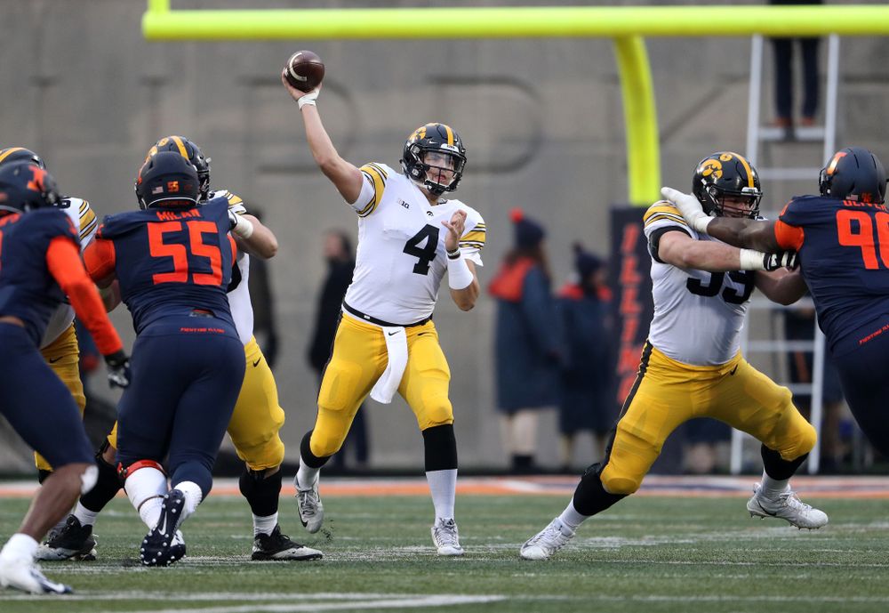 Iowa Hawkeyes quarterback Nate Stanley (4) against the Illinois Fighting Illini Saturday, November 17, 2018 at Memorial Stadium in Champaign, Ill. (Brian Ray/hawkeyesports.com)