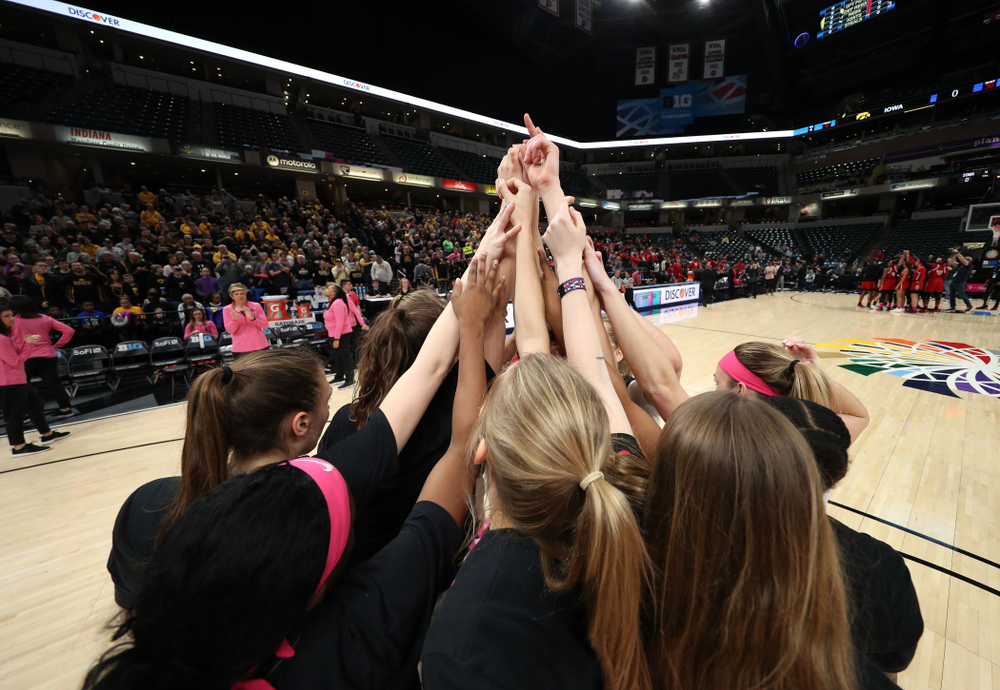 The Iowa Hawkeyes against the Rutgers Scarlet Knights in the semi-finals of the Big Ten Tournament Saturday, March 9, 2019 at Bankers Life Fieldhouse in Indianapolis, Ind. (Brian Ray/hawkeyesports.com)