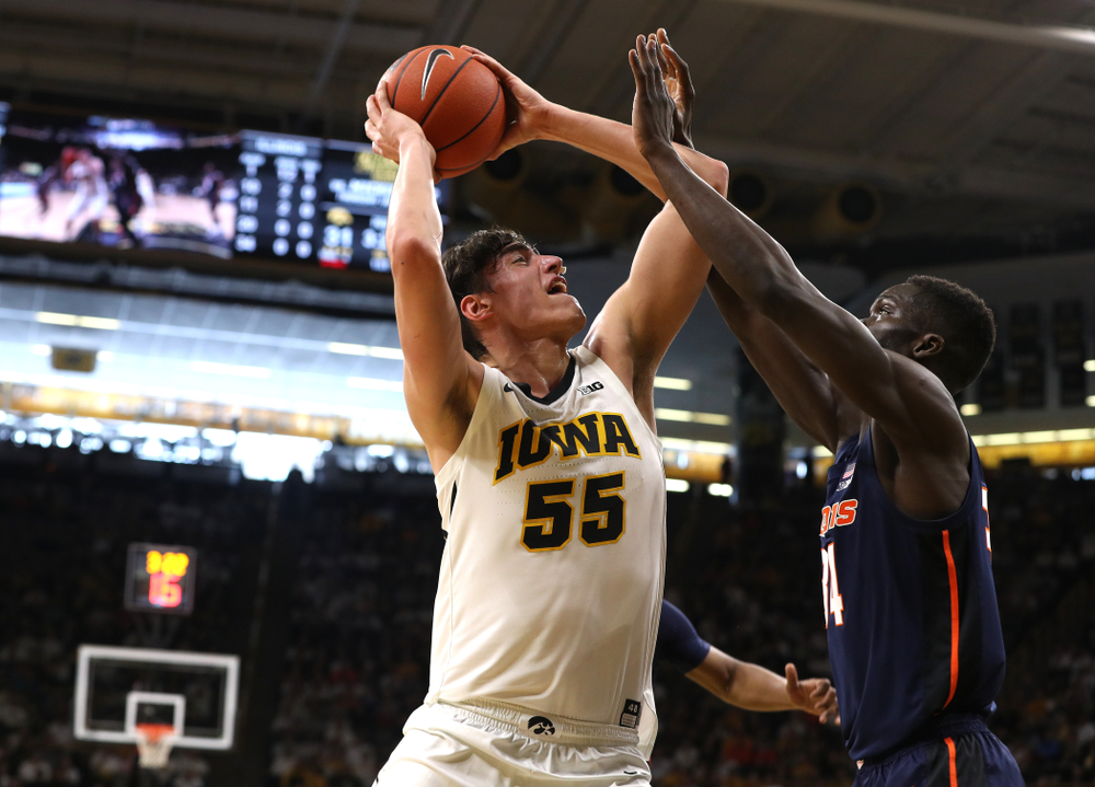 Iowa Hawkeyes forward Luka Garza (55) against the Illinois Fighting Illini Sunday, January 20, 2019 at Carver-Hawkeye Arena. (Brian Ray/hawkeyesports.com)