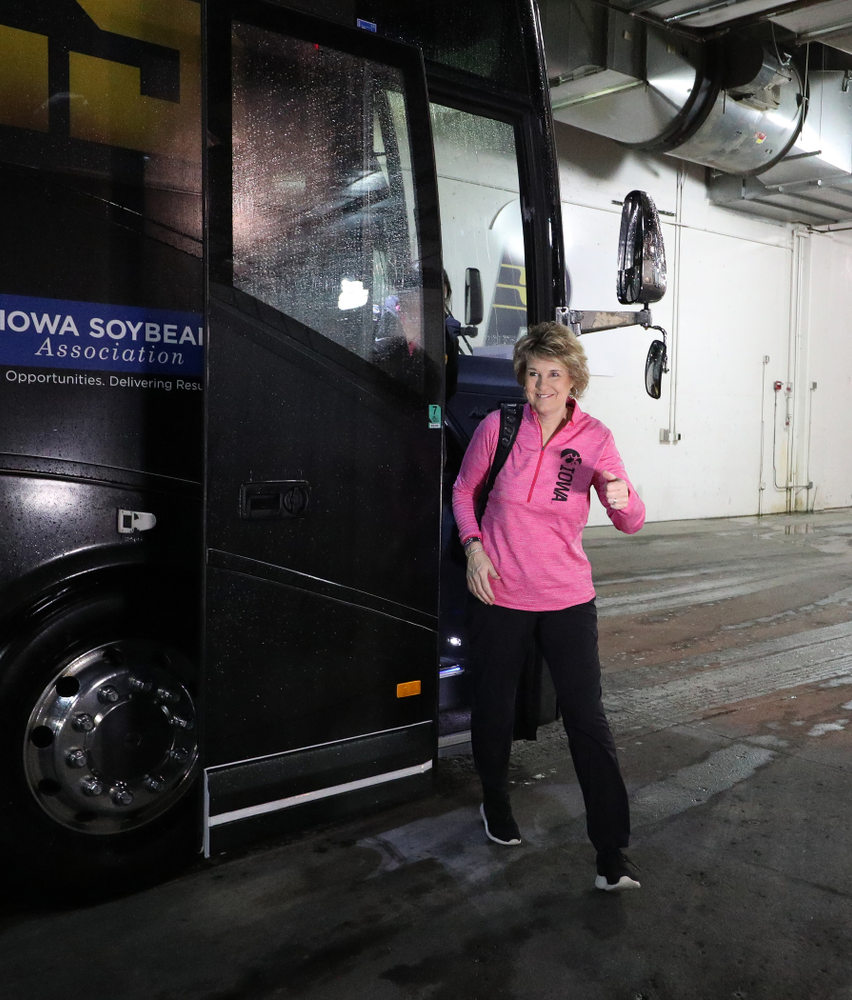 Iowa Hawkeyes head coach Lisa Bluder against the Rutgers Scarlet Knights in the semi-finals of the Big Ten Tournament Saturday, March 9, 2019 at Bankers Life Fieldhouse in Indianapolis, Ind. (Brian Ray/hawkeyesports.com)
