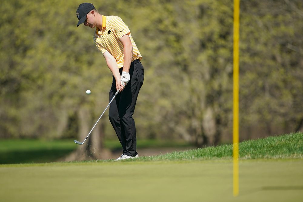 Iowa's Benton Weinberg chips onto the green during the third round of the Hawkeye Invitational at Finkbine Golf Course in Iowa City on Sunday, Apr. 21, 2019. (Stephen Mally/hawkeyesports.com)