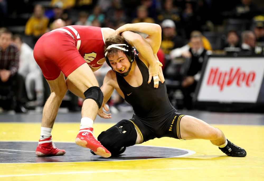 IowaÕs Spencer Lee wrestles WisconsinÕs Michael Cullen at 125 pounds Sunday, December 1, 2019 at Carver-Hawkeye Arena. Lee won the match with a 16-0 technical fall. (Brian Ray/hawkeyesports.com)