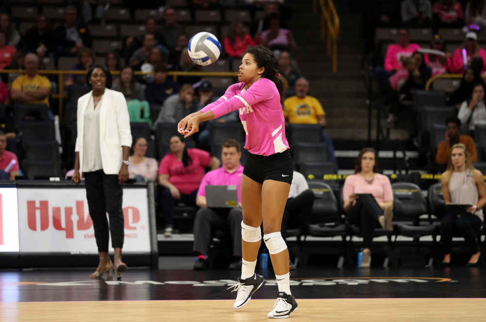 Iowa Hawkeyes setter Brie Orr (7) against the Michigan Wolverines Friday, October 11, 2019 at Carver-Hawkeye Arena.(Brian Ray/hawkeyesports.com)