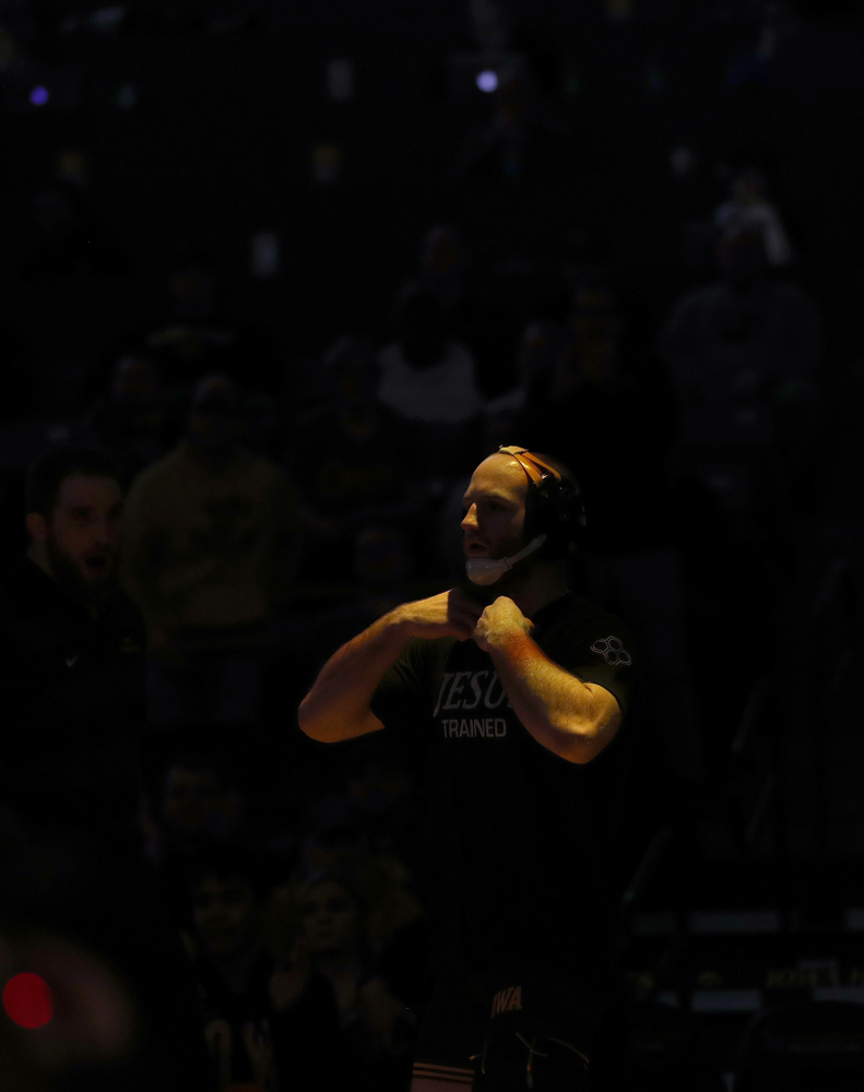 IowaÕs Alex Marinelli wrestles WisconsinÕs Evan Wick at 165 pounds Sunday, December 1, 2019 at Carver-Hawkeye Arena. Marinelli won the match 4-2. (Brian Ray/hawkeyesports.com)