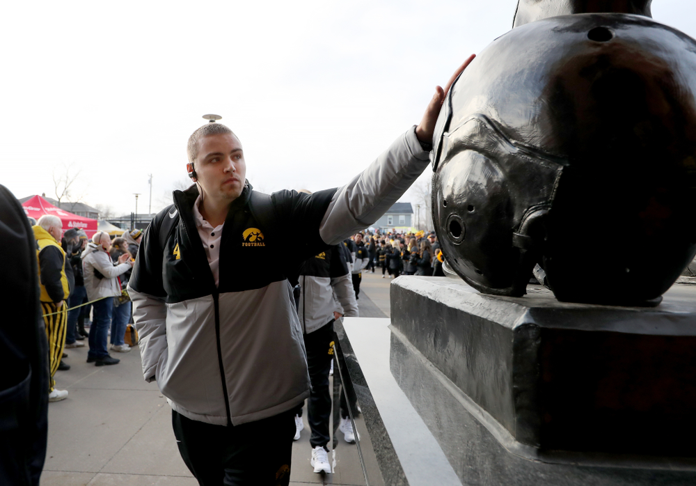Iowa Hawkeyes quarterback Nate Stanley (4) against the Illinois Fighting Illini Saturday, November 23, 2019 at Kinnick Stadium. (Brian Ray/hawkeyesports.com)