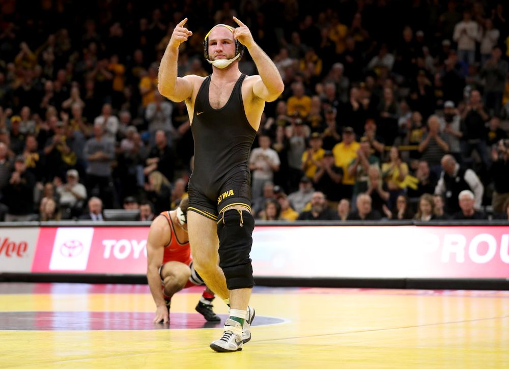 Iowa’s Alex Marinelli Wrestles Oklahoma State’s Travis Wittlake at 165 pounds Sunday, February 23, 2020 at Carver-Hawkeye Arena. Marinelli won the match 3-2. (Brian Ray/hawkeyesports.com)