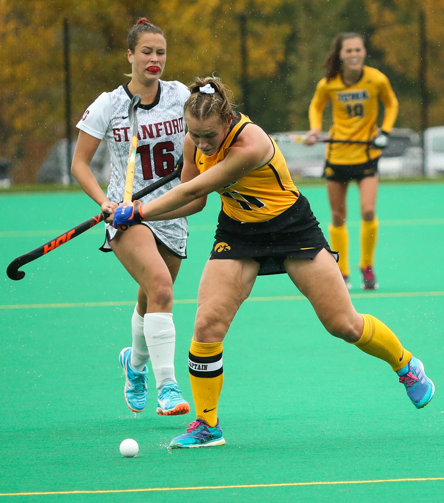 Iowa Hawkeyes midfielder Katie Birch (11) passes the ball during a game against Stanford at Grant Field on October 7, 2018. (Tork Mason/hawkeyesports.com)