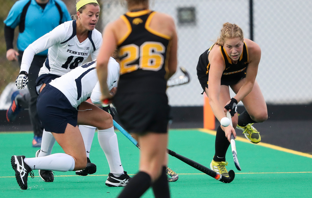 Iowa Hawkeyes defender Lokke Stribos (14) passes the ball during a game against No. 6 Penn State at Grant Field on October 12, 2018. (Tork Mason/hawkeyesports.com)