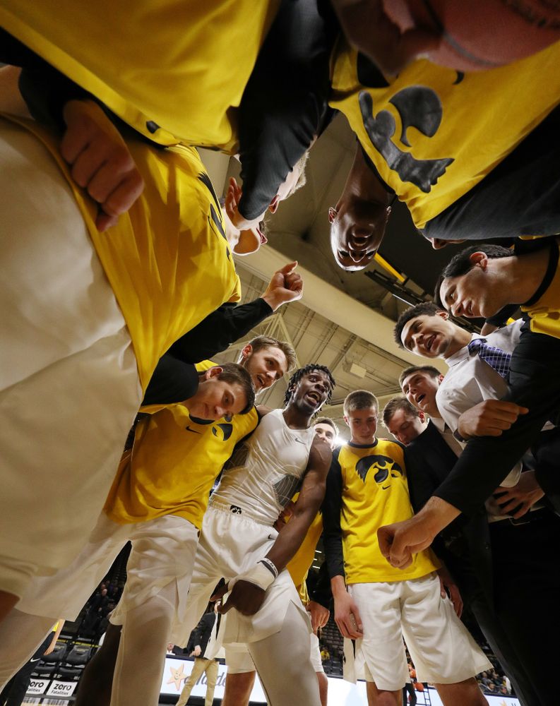 The Iowa Hawkeyes get pumped up for their game against the Pitt Panthers Tuesday, November 27, 2018 at Carver-Hawkeye Arena. (Brian Ray/hawkeyesports.com)