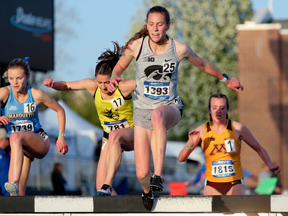 Iowa's Anna Hostetler runs the women's 3000 meter steeplechase event during the first day of the Drake Relays at Drake Stadium in Des Moines on Thursday, Apr. 25, 2019. (Stephen Mally/hawkeyesports.com)