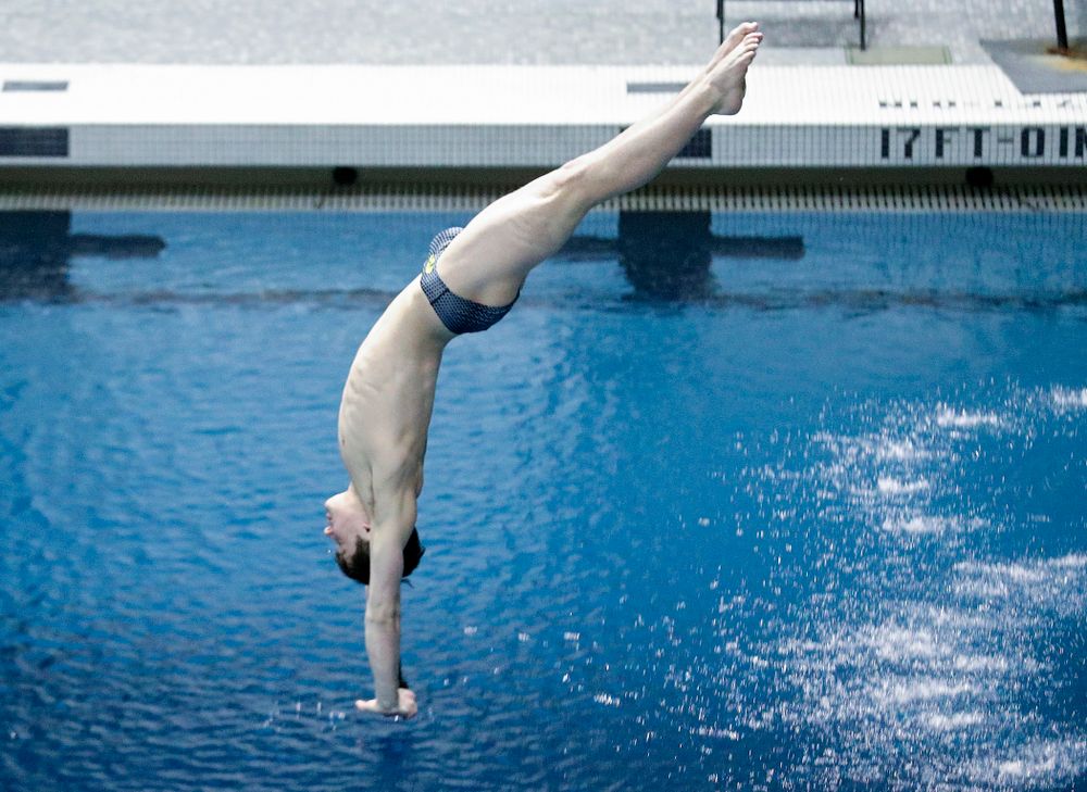 Iowa’s Michael Huebner competes in the 3 meter diving event during their meet at the Campus Recreation and Wellness Center in Iowa City on Friday, February 7, 2020. (Stephen Mally/hawkeyesports.com)