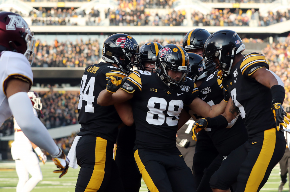Iowa Hawkeyes wide receiver Nico Ragaini (89) scores against the Minnesota Golden Gophers Saturday, November 16, 2019 at Kinnick Stadium. (Brian Ray/hawkeyesports.com)