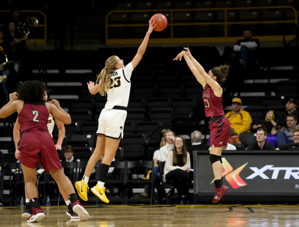 Iowa Hawkeyes Logan Cook (23) blocks a shot against North Carolina Central Saturday, December 14, 2019 at Carver-Hawkeye Arena. (Brian Ray/hawkeyesports.com)