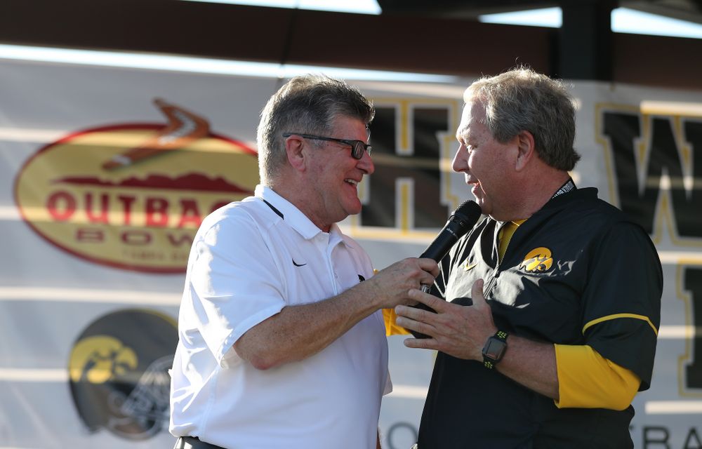 Voice of the Hawkeyes Gary Dolphin speaks with University of Iowa President Bruce Harreld and Henry B. and Patricia B. Tippie Director of Athletics Chair Gary Barta during the Hawkeye Huddle Monday, December 31, 2018 at Sparkman Wharf in Tampa, FL. (Brian Ray/hawkeyesports.com)