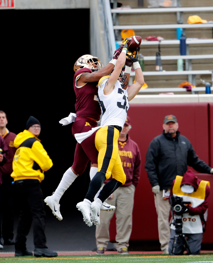 Iowa Hawkeyes defensive back Riley Moss (33) against the Minnesota Golden Gophers Saturday, October 6, 2018 at TCF Bank Stadium. (Brian Ray/hawkeyesports.com)