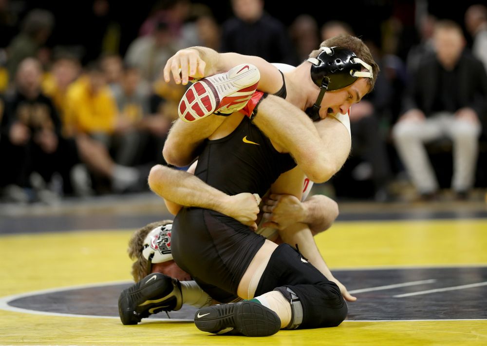 Iowa’s Spencer Lee wrestles Ohio State’s Hunter Lucas at 125 pounds Friday, January 24, 2020 at Carver-Hawkeye Arena. Lee won the match with a 16-3 tech fall. (Brian Ray/hawkeyesports.com)